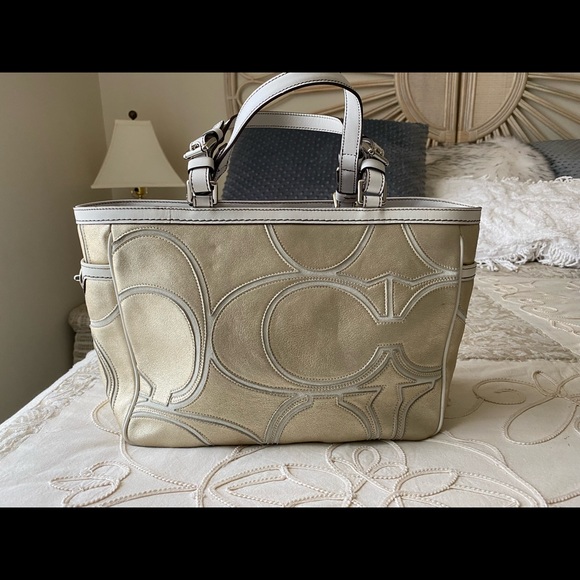Coach”Limited Edition “ Signature Handbag - Picture 2 of 8